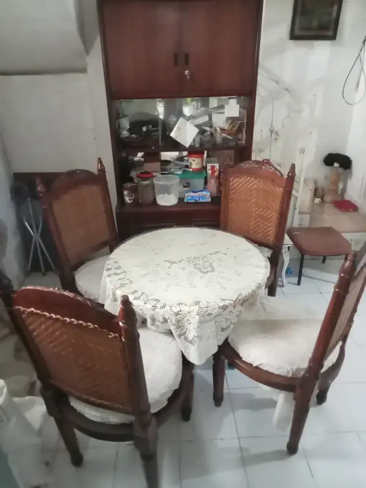 SET MEJA MAKAN KAYU JATI ASLI – 1 MEJA + 4 KURSI