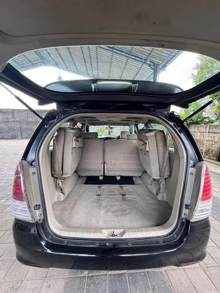 Toyota kijang innova E M/T 2011
