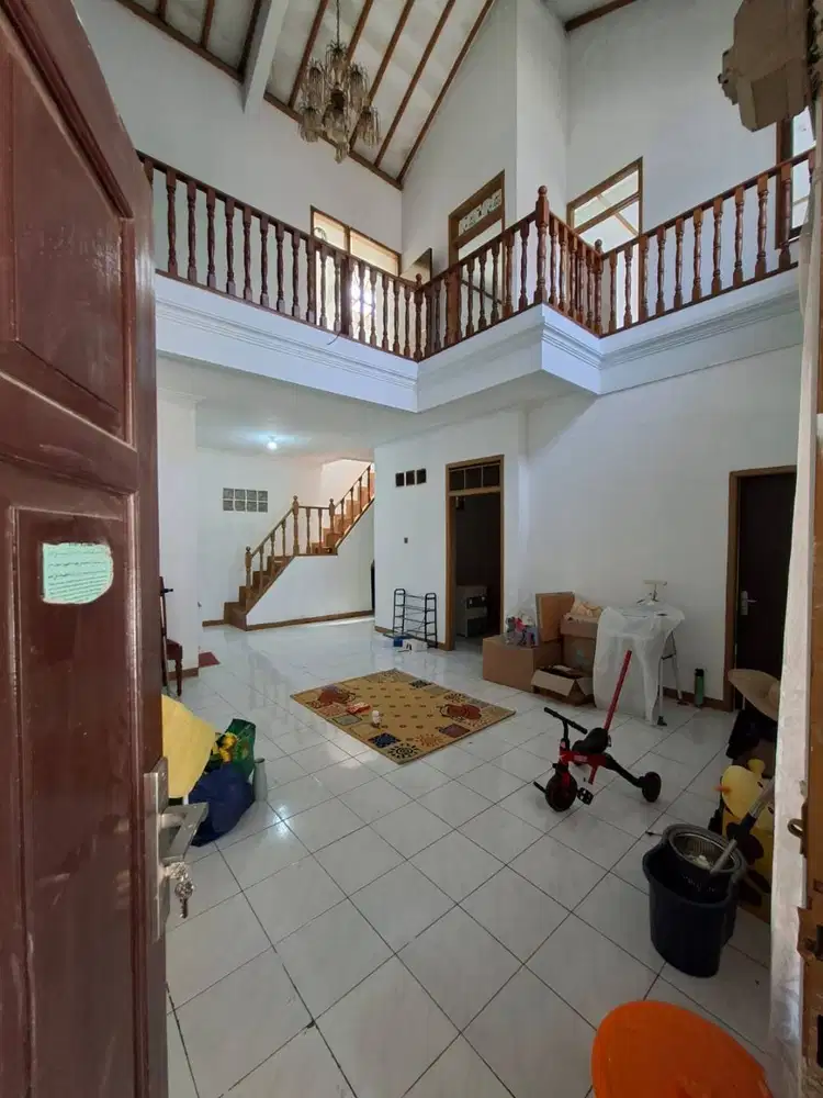 Disewakan Rumah Besar 2 Lantai Di Margahayu Raya Bandung