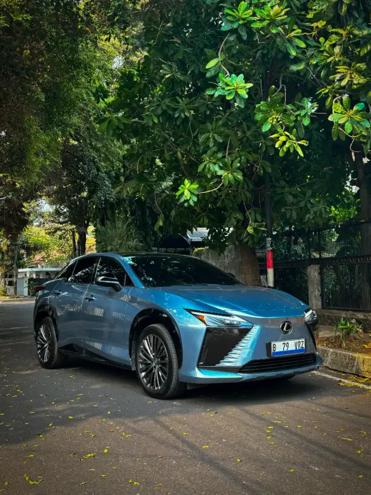 Lexus RZ450e Listrik