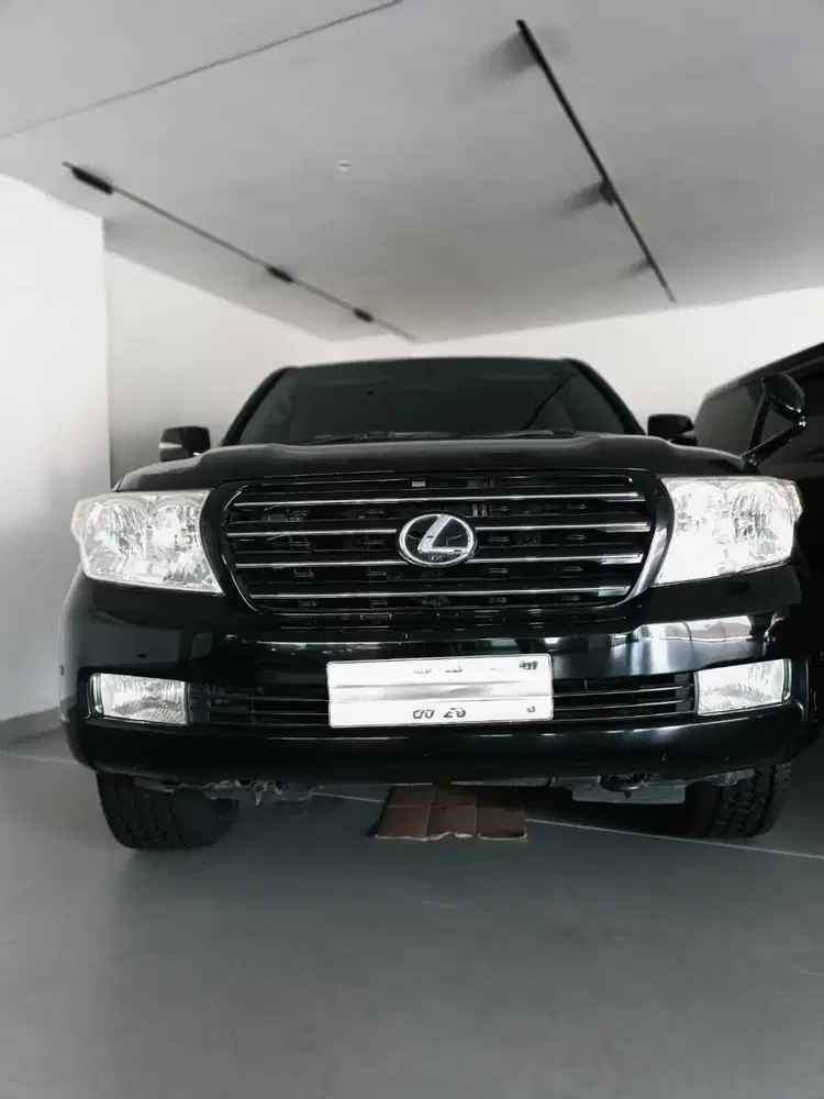 Dijual Toyota Cygnus Landcruiser 2007 Hitam Bensin AT Mulus Siap Pakai