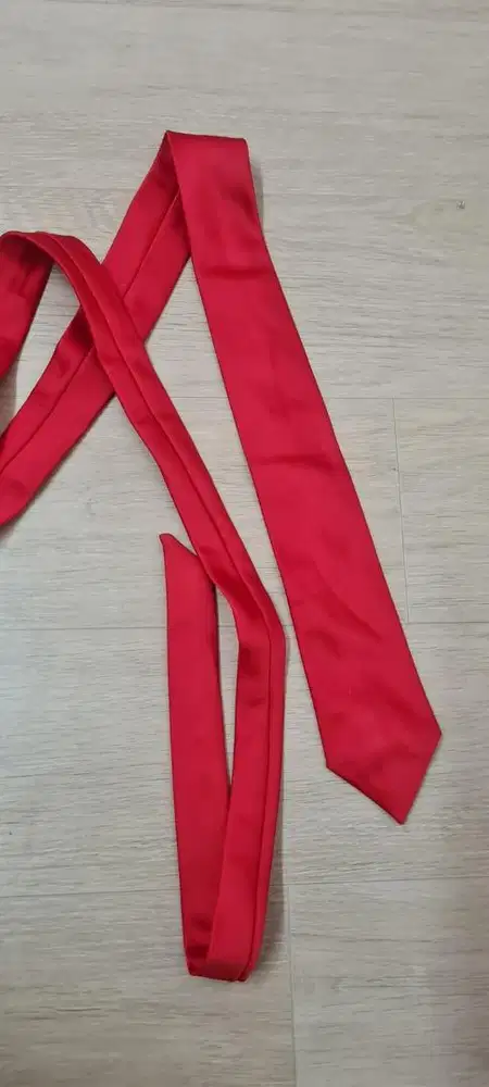 Dasi formal kantoran pria premium red satin, dasi panjang premium