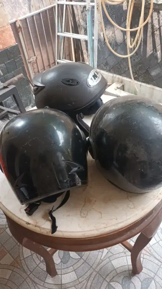 3 buah Helm bekas layak pakai