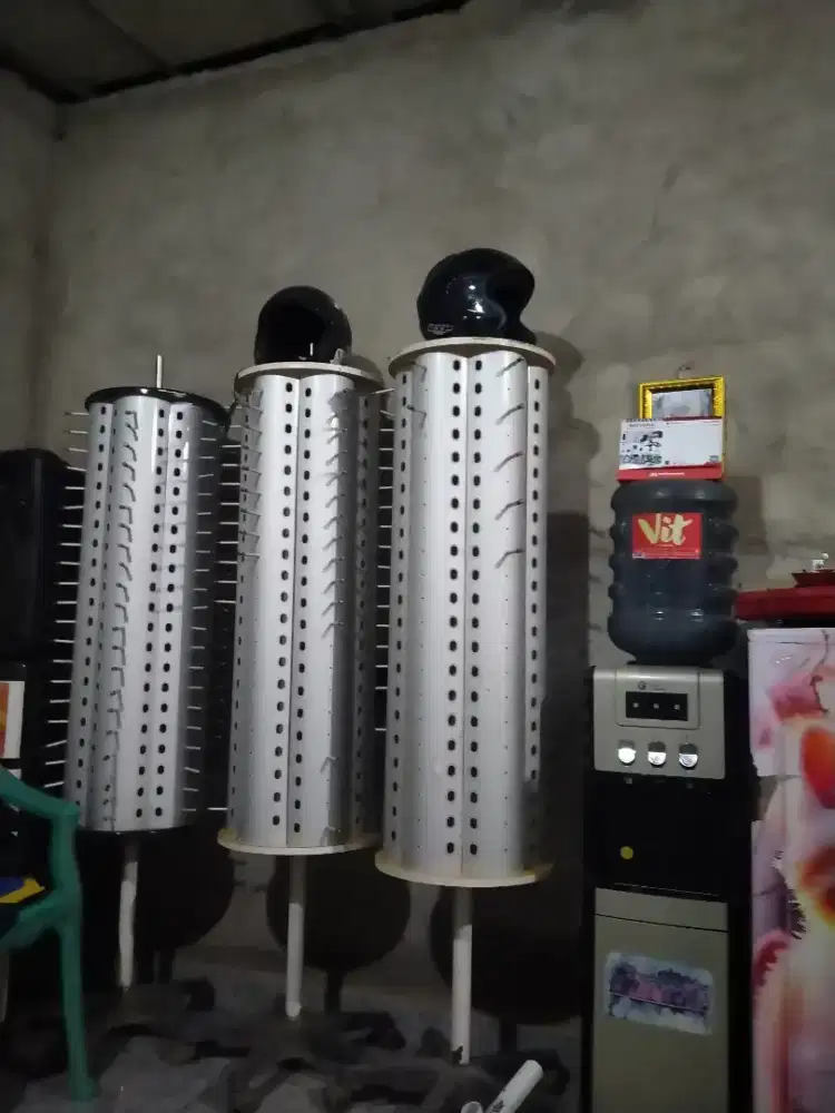 Dijual cepat borongan 3 pcs pohon tempat kacamata