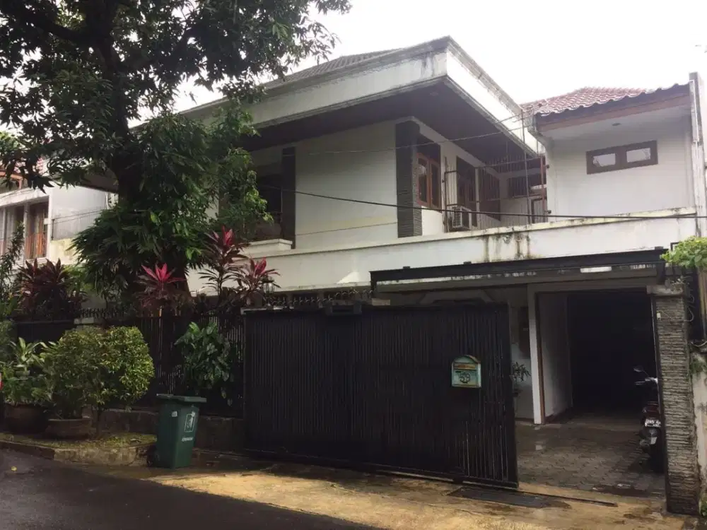 PREMIUM HOME! Rumah Luas dengan Private Pool di Kuningan