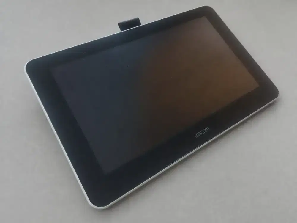 Wacom One Creative Pen Display 13.3 Inch + Free Drawing Glove