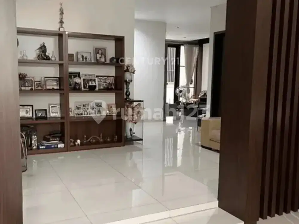 Rumah Megah 3 Lantai Area Boulevard Taman Permata Buana Iii