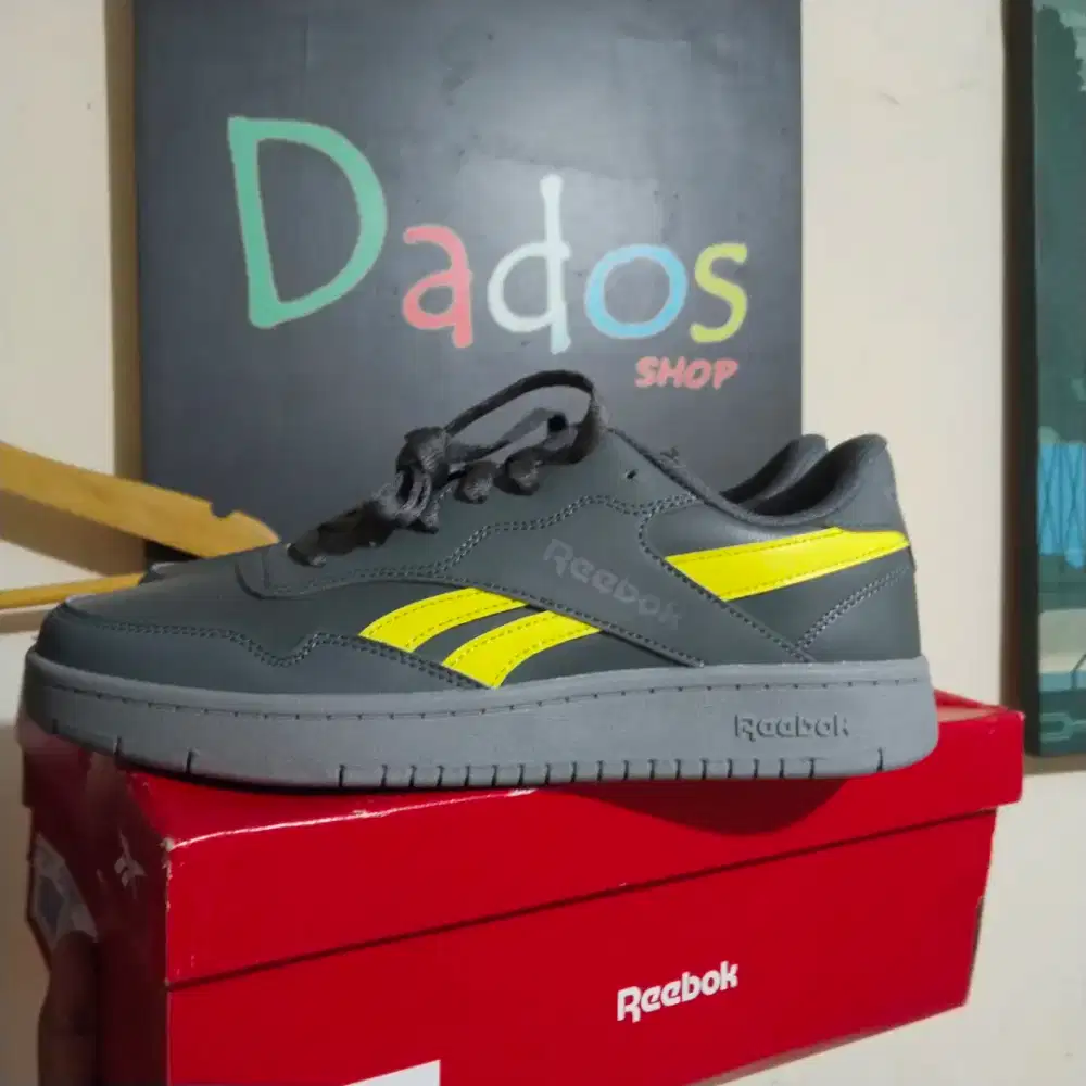 Sepatu Reebok pria