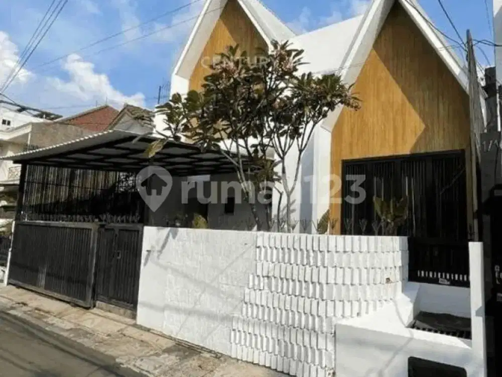 Disewakan Rumah 2 Lantai 4 KT Dekat Senopati Gunawarman