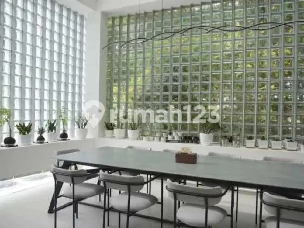 Rumah Modern Crown Golf