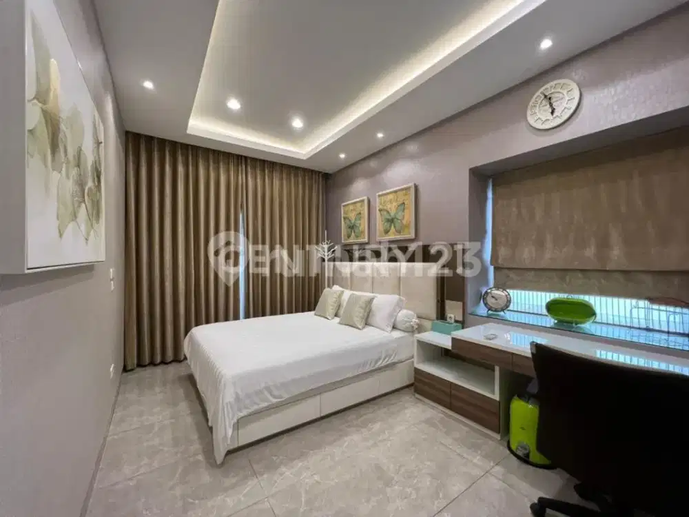Rumah 2.5 Lantai di Cendana Golf Pik1 Full Furnished Hoek