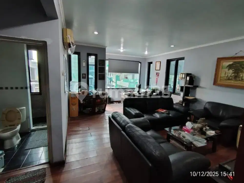 Dijual Gedung 3,5 Lantai. Parkir bisa 8 Mobil, Cocok Buat Usaha