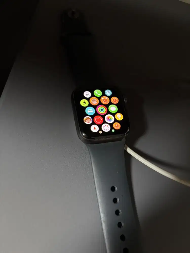Dijual Apple Watch Series SE 40mm Tahun 2022