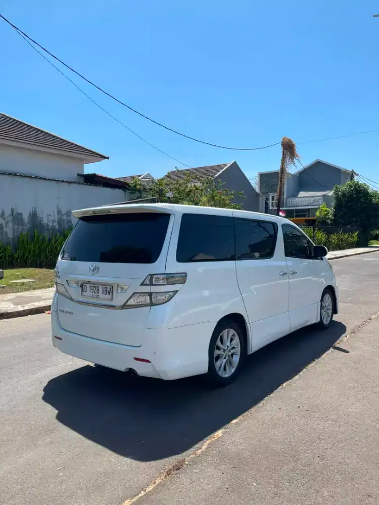 TOYOTA VELLFIRE 2011