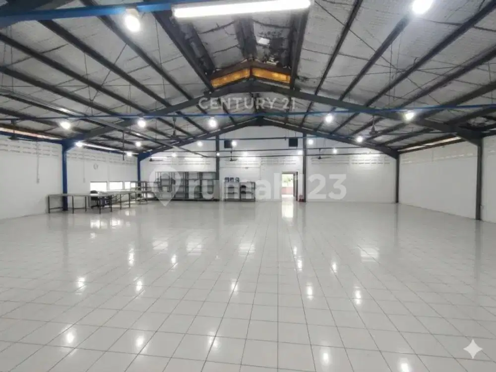Gudang Luas Cocok untuk Online Shop di Daan Mogot Jakarta Barat