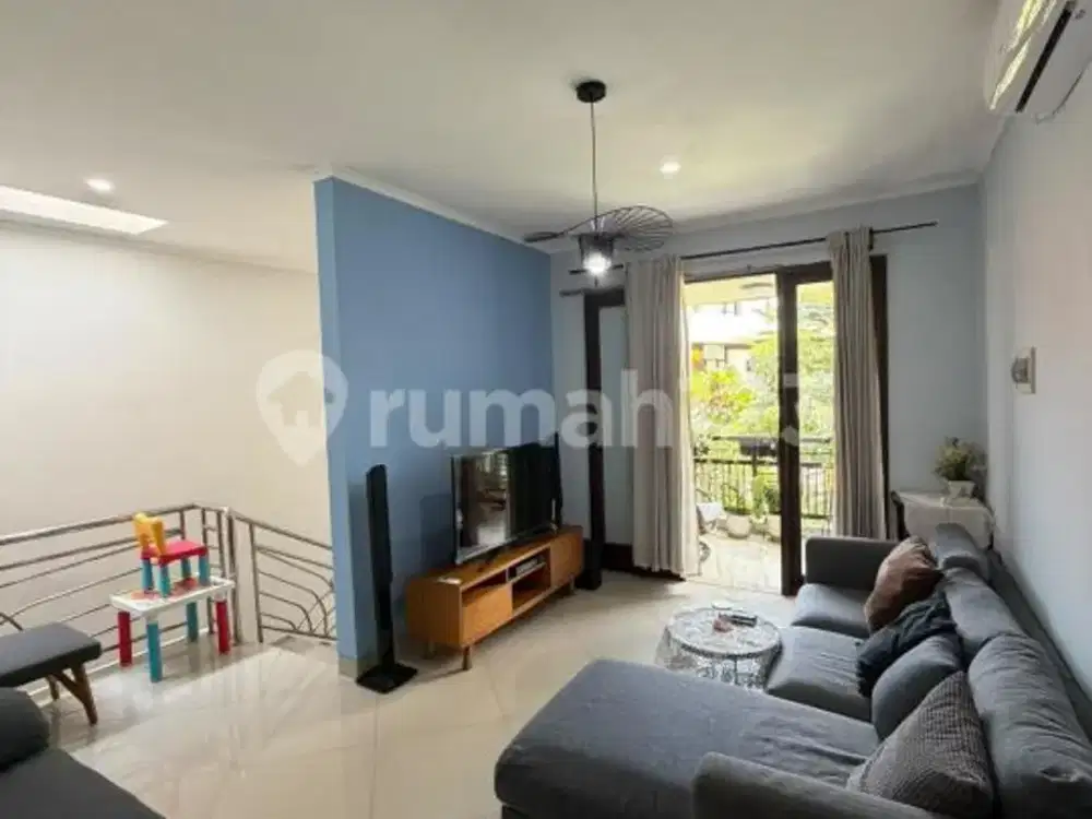 Rumah Full Furnised 3+1 Br, Depan Taman. Lokasi Super Strategis