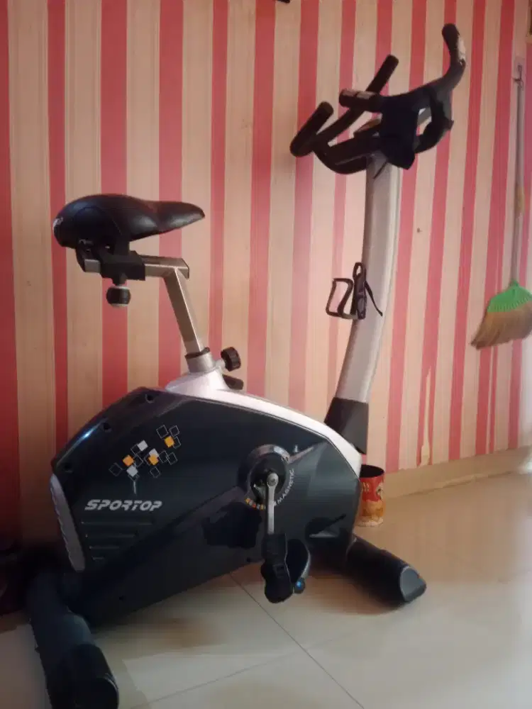 Jual bekas sepeda fitness (spinning bike) Merk SPORTOP B870P PLUS