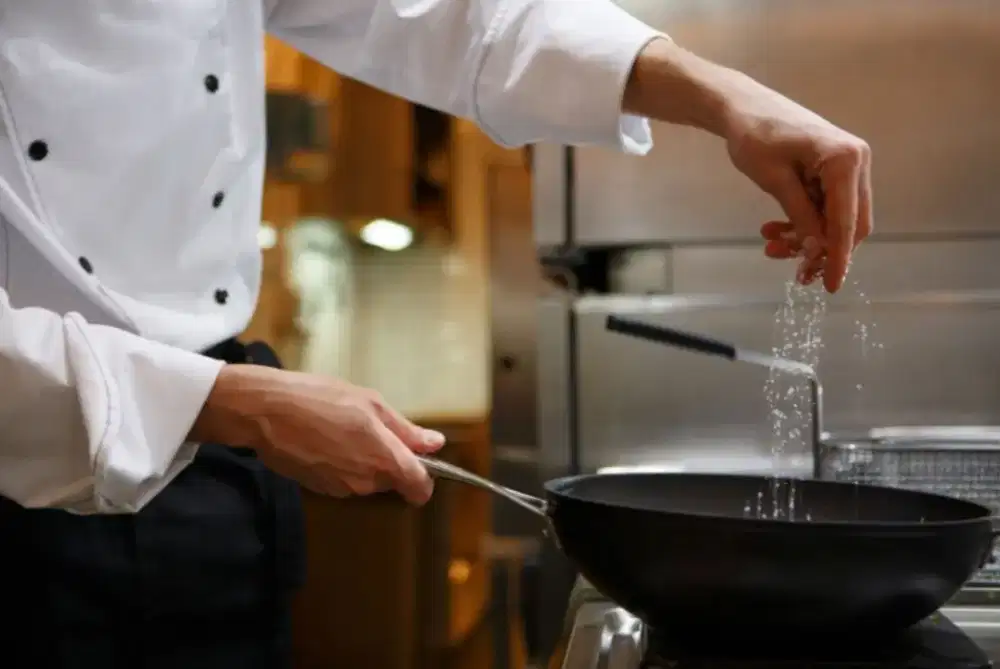LOWONGAN PEKERJAAN – JUNIOR CHEF COOKING