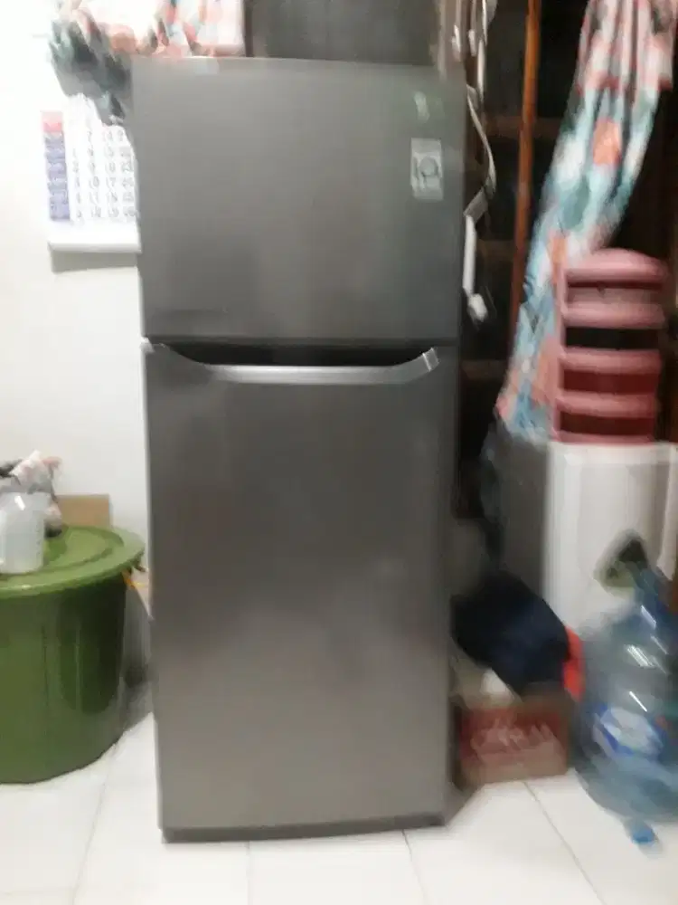 Di jual kulkas 2 pintu GL normal dingin beku hrg 1,3jt