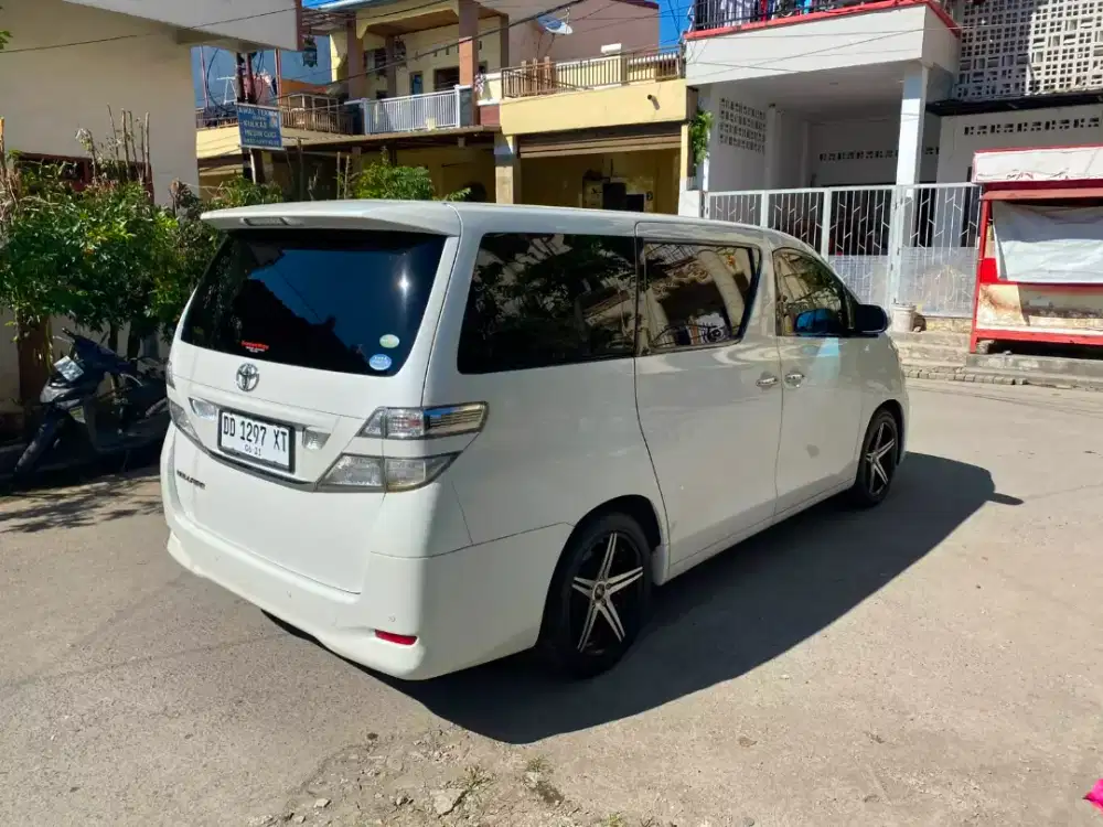 TOYOTA VELLFIRE 2011