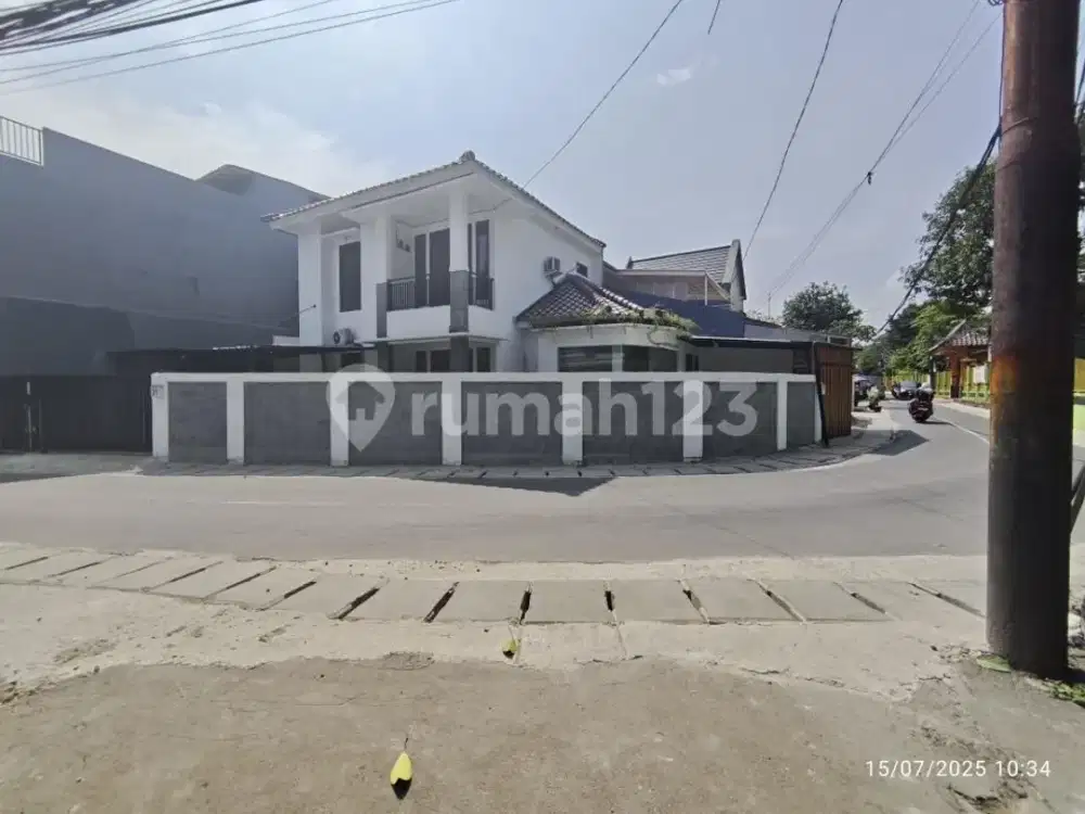 Rumah Megah Posisi Hook bisa untuk Usaha 10 Menit ke Cilandak