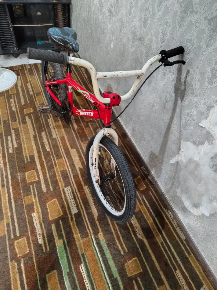 Sepeda bmx united flame