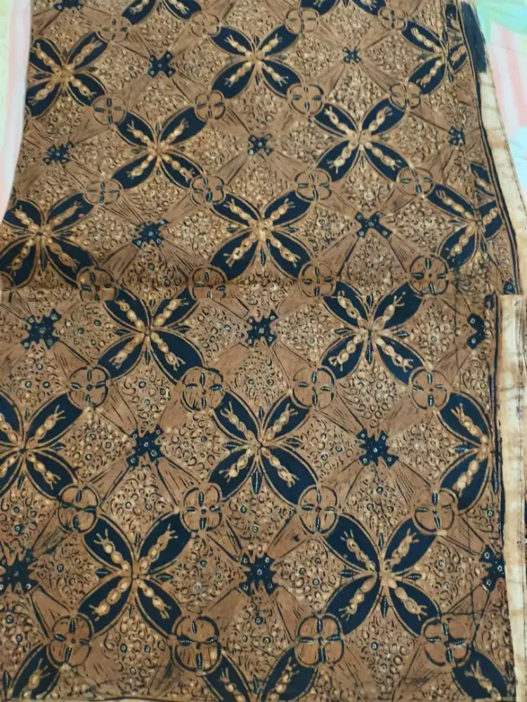 Kain batik klasik kuno ceplok kawung warisan Leluhur