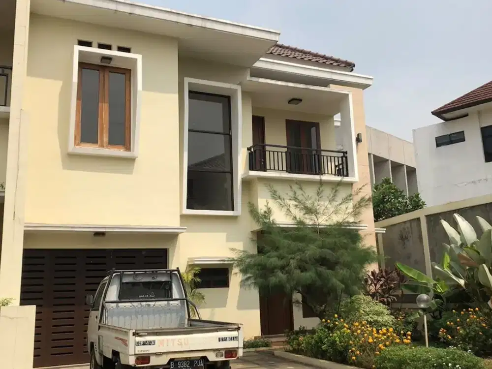 RUMAH MURAH MEWAH SEBRANG CITOR DI JALAN INTAN JAKARTA SELATAN