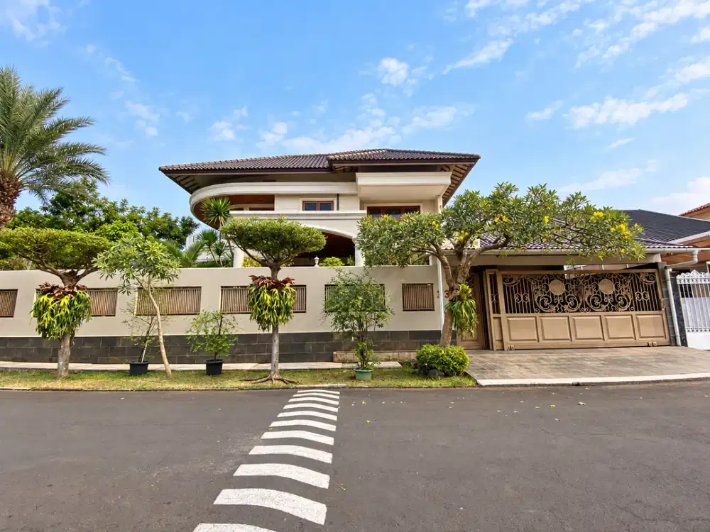 Rumah Mewah Posisi Hoek di Komplek Elite Cinere Luas 785 m²