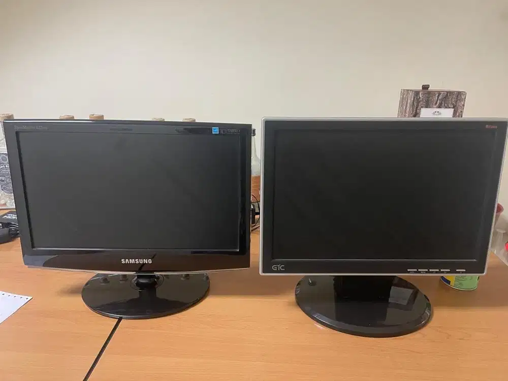 MONITOR KOMPUTER