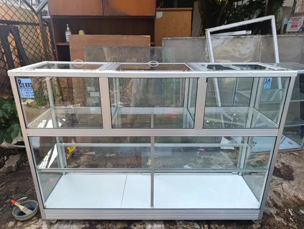 Jual etalase BERAS second seperti baru, Lok Pamulang barat, Tangsel