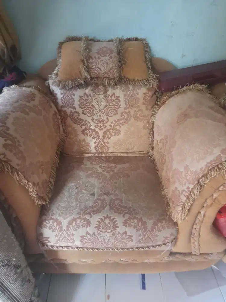 Sofa besar , butuh cuci