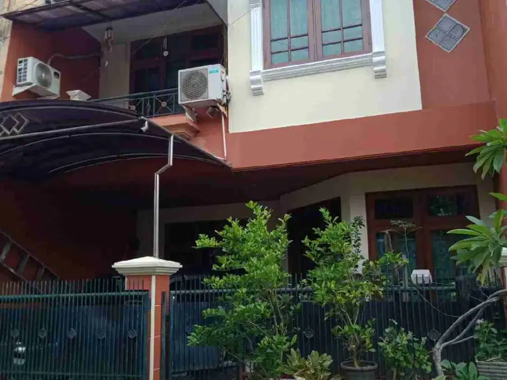 rumah lama 2 lnt dekat jalur lrt dan tdk banjir