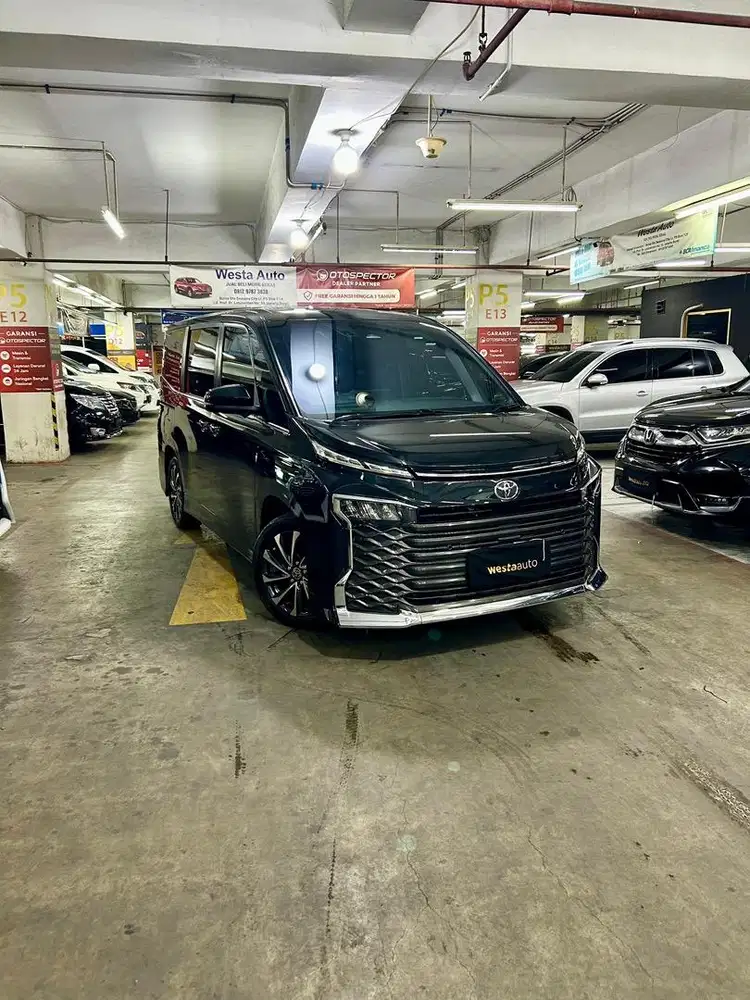 KM 44rb Toyota Voxy 2.0 TSS AT 2022 Like New 2023