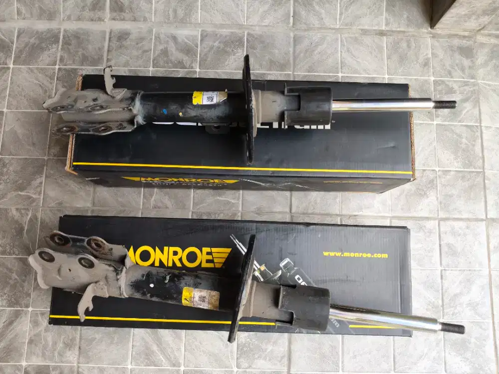 Shockbreaker orisinil OEM Suzuki XL7 Ertiga