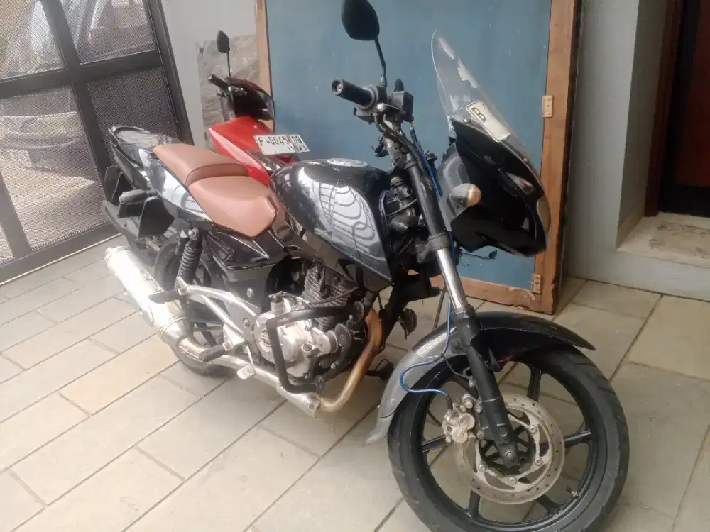 Pulsar 180 2012