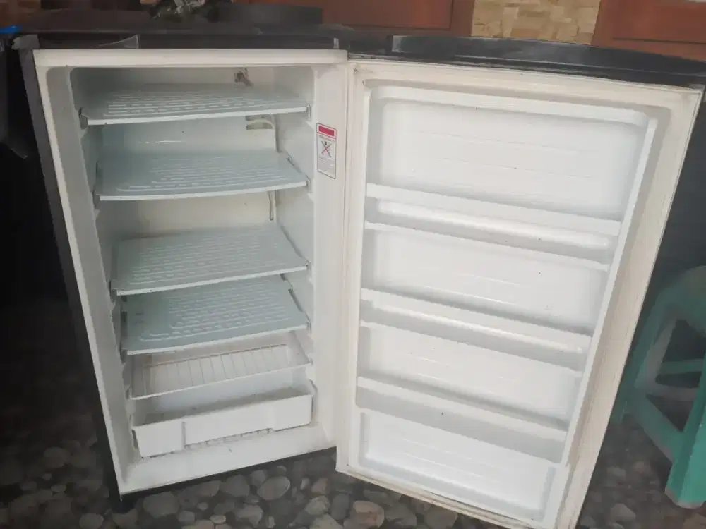 dijual borongan show case, kulkas untuk es batu sama etalase