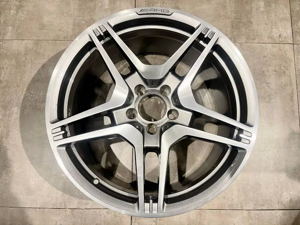 1 Buah Velg AMG OEM Mercedes Benz 218, R-19, Lebar 10 ( NOS / Baru )