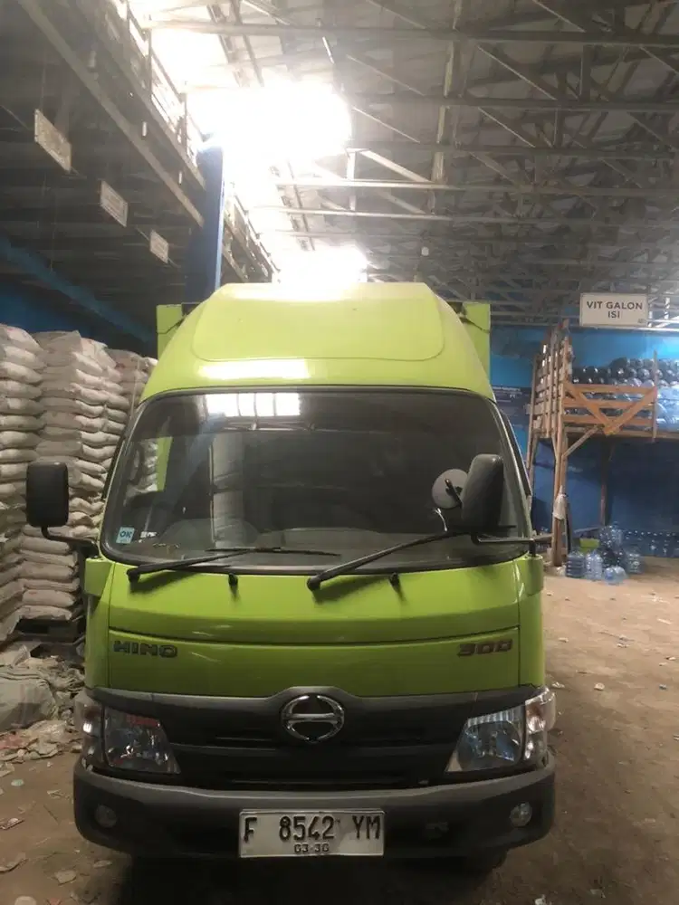 Jual truck engkel hino long sasis 4 ban th 2025