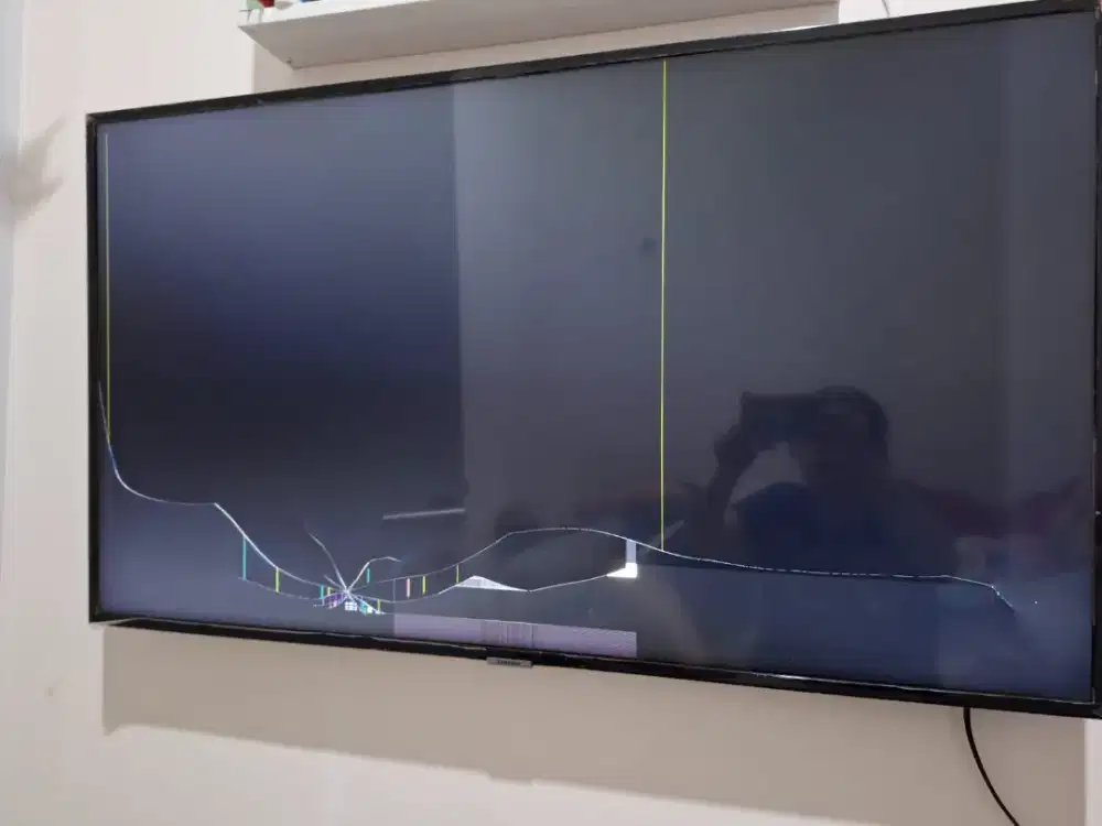 Tv 43 inch lcd pecah