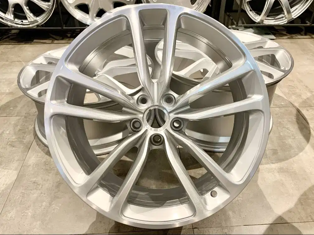 Velg OEM Aston Martin DBS V12, R-20, Lebar 8.5 - 11, PCD 5x114
