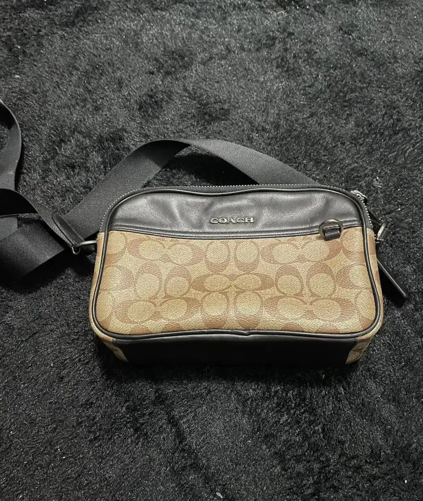 Sling bag coach