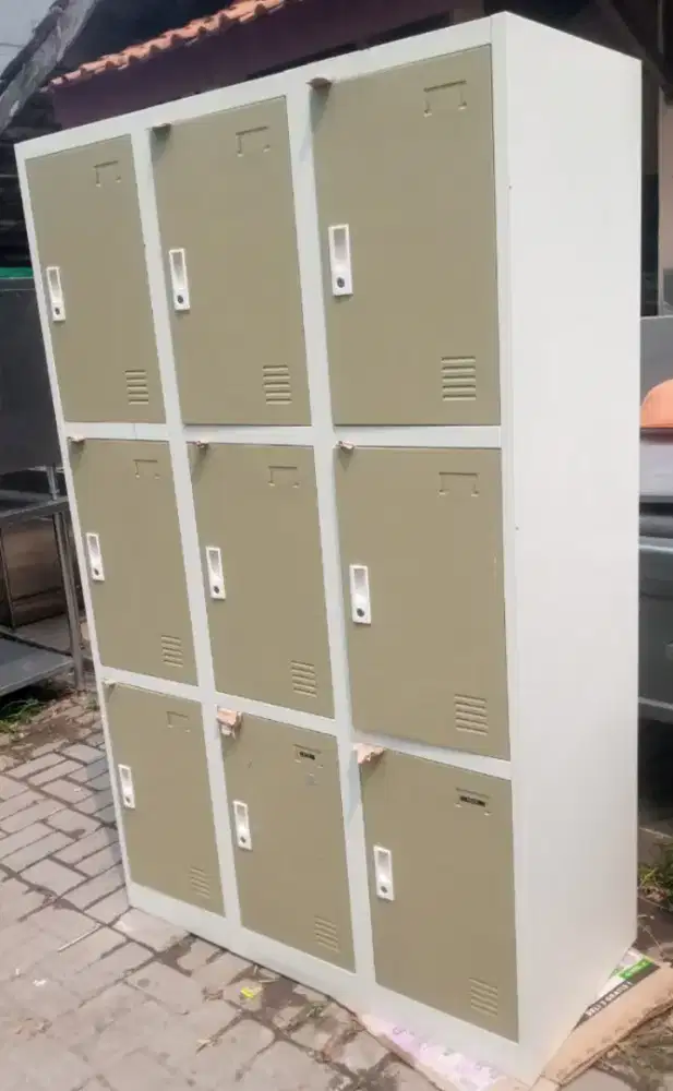 Lemari Loker 9 Pintu / Kotak INFORMA