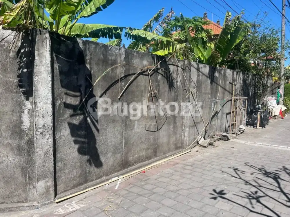 TANAH DI KEROBOKAN TEPAT DI HOOK DAPAT 2 AKSES JALAN
