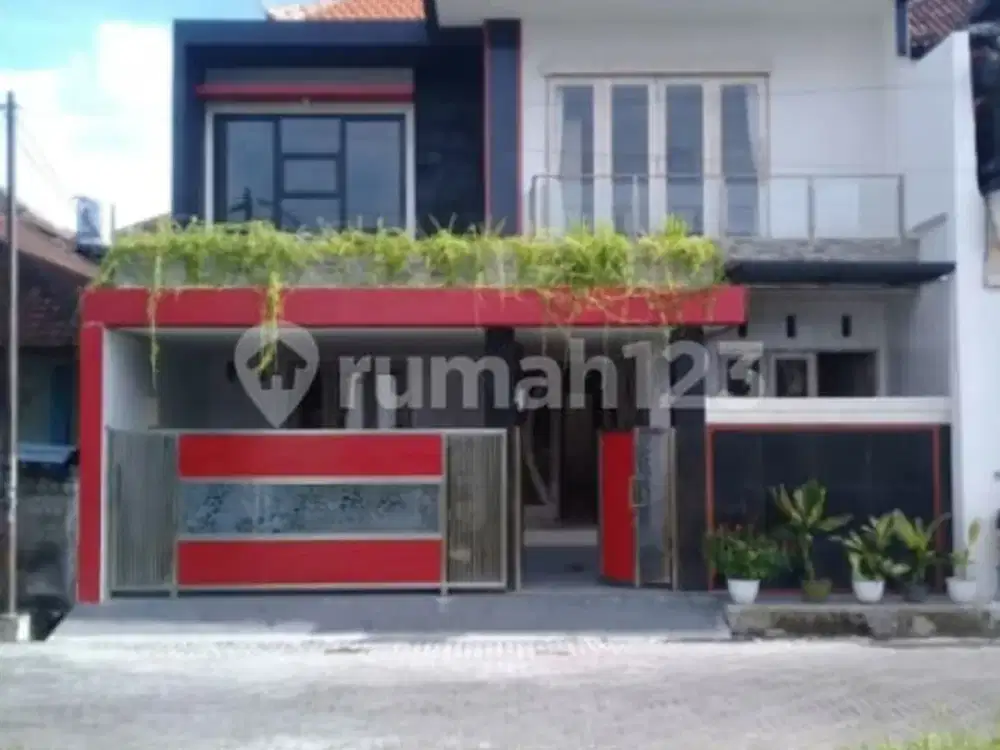 Rumah 2 Lantai Full Furnish Kayu Jati di Jimbaran - LT 200 M² Halaman Luas Dekat Kampus & Bandara