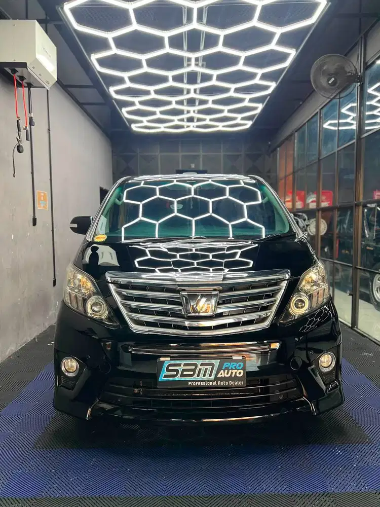 TOYOTA ALPHARD 2014