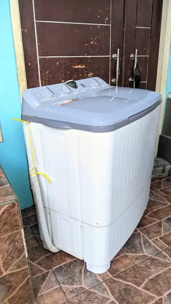 MESIN CUCI 2 TABUNG POLYTRON 9 KG NORMAL