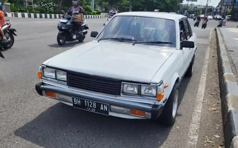 Toyota Corona 2000 cc, 1980.

*Tangan Pertama* 

Harga 300 jtan Nego