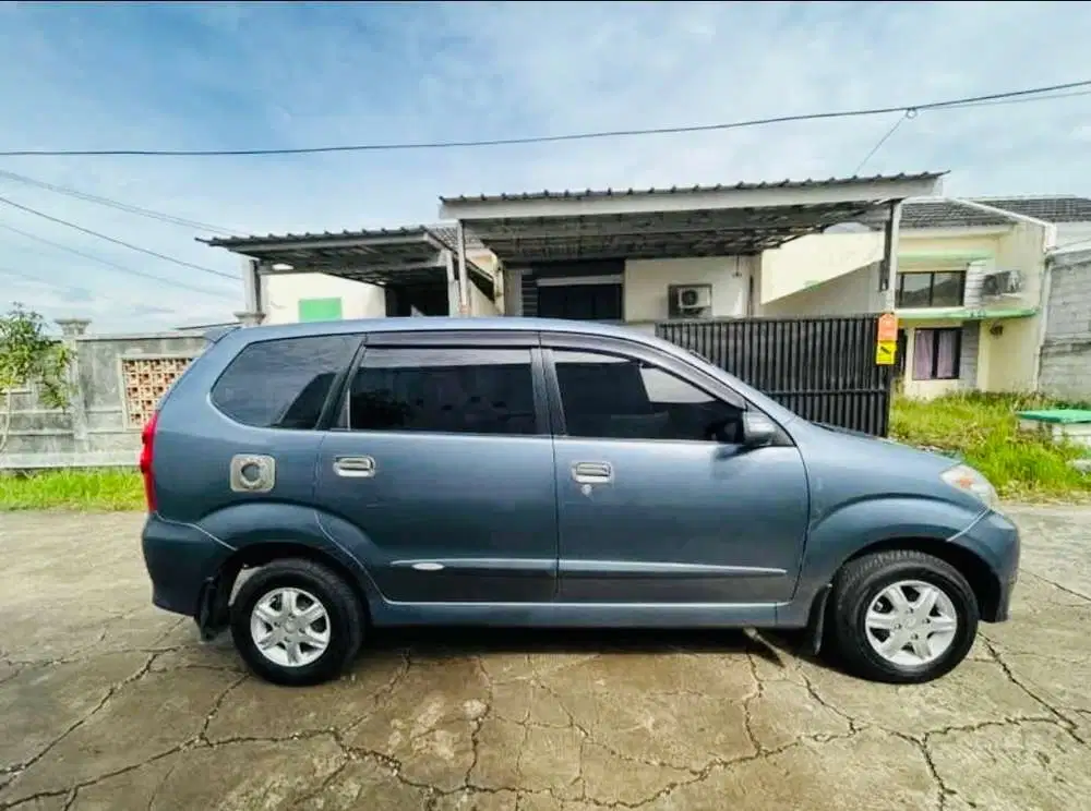 Daihatsu Xenia 2010 Bensin