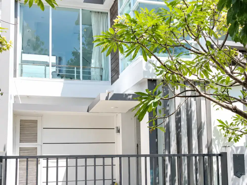DIJUAL - Rumah dalam Kompleks di Area Kerobokan. Harus Lihat